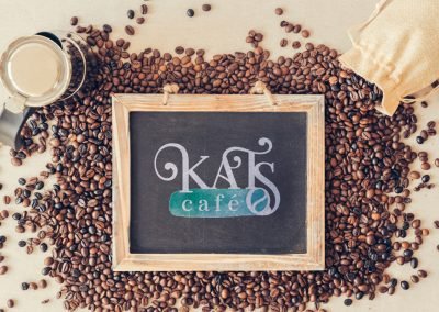 Diseño de marca y cuadro para Kats Cafe