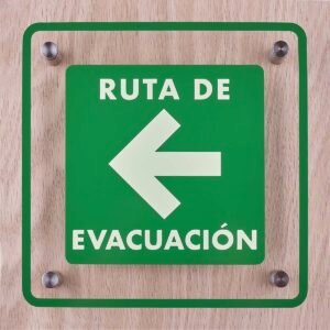 Letrero acrilico ruta de evacuación flecha izquierda