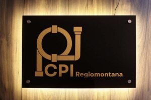 Letrero con iluminacion led luz calida