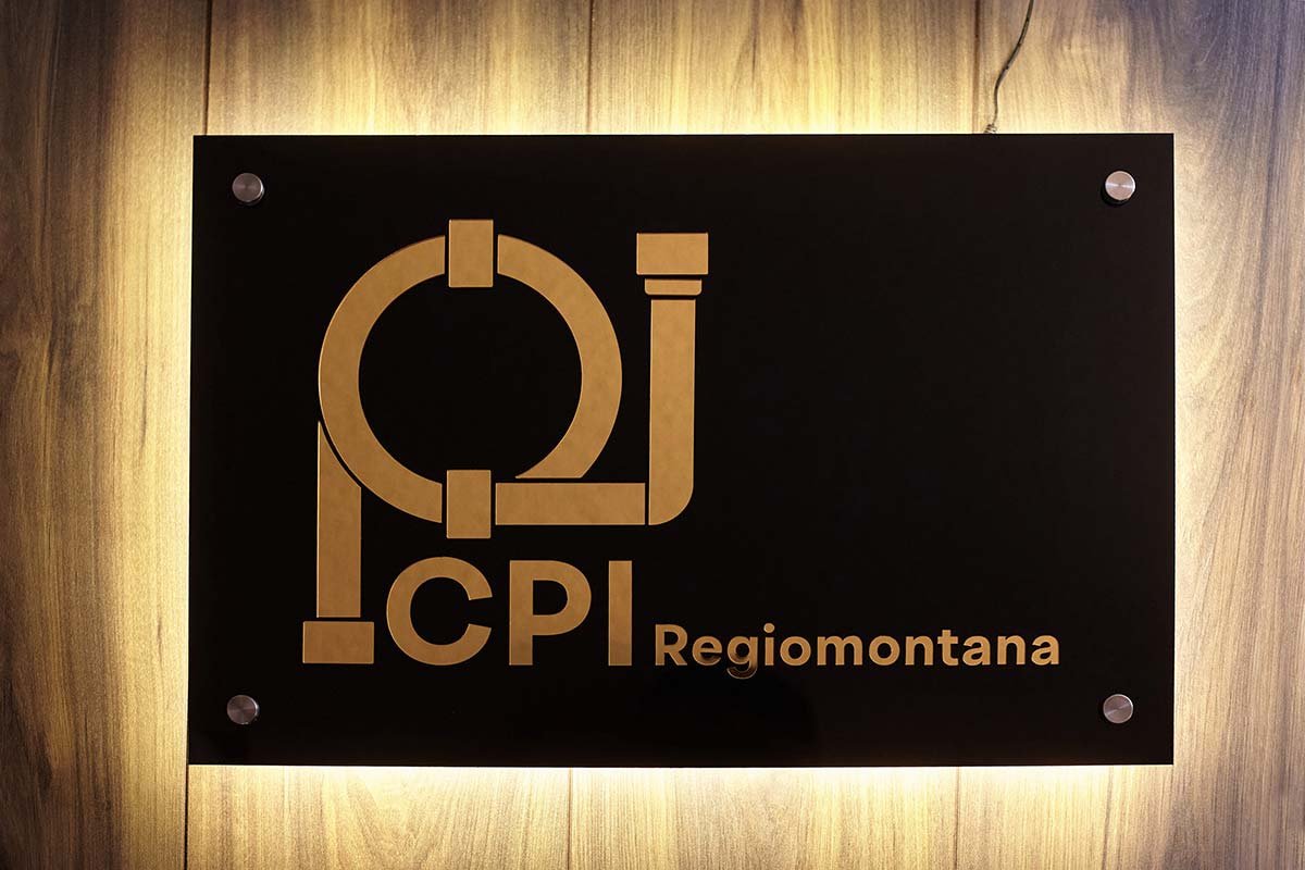 Letrero con iluminacion led luz calida