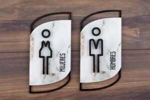 Letreros de acrílico cristal con impresión en vinil