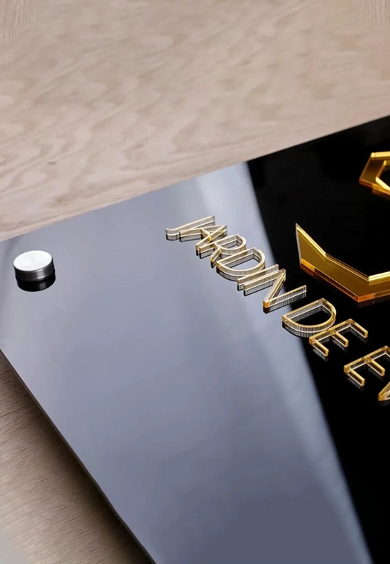Letrero personalizado de acrílico negro y acrílico espejo oro
